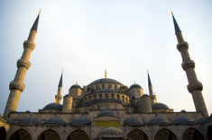 Blue_mosque_courtyard_interior_adjusted